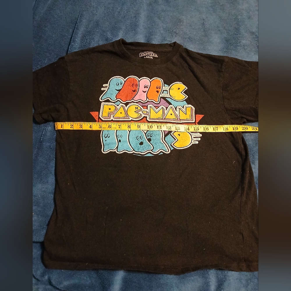 Pac-Man Graphic T-Shirt. Vintage. Adult‎ L